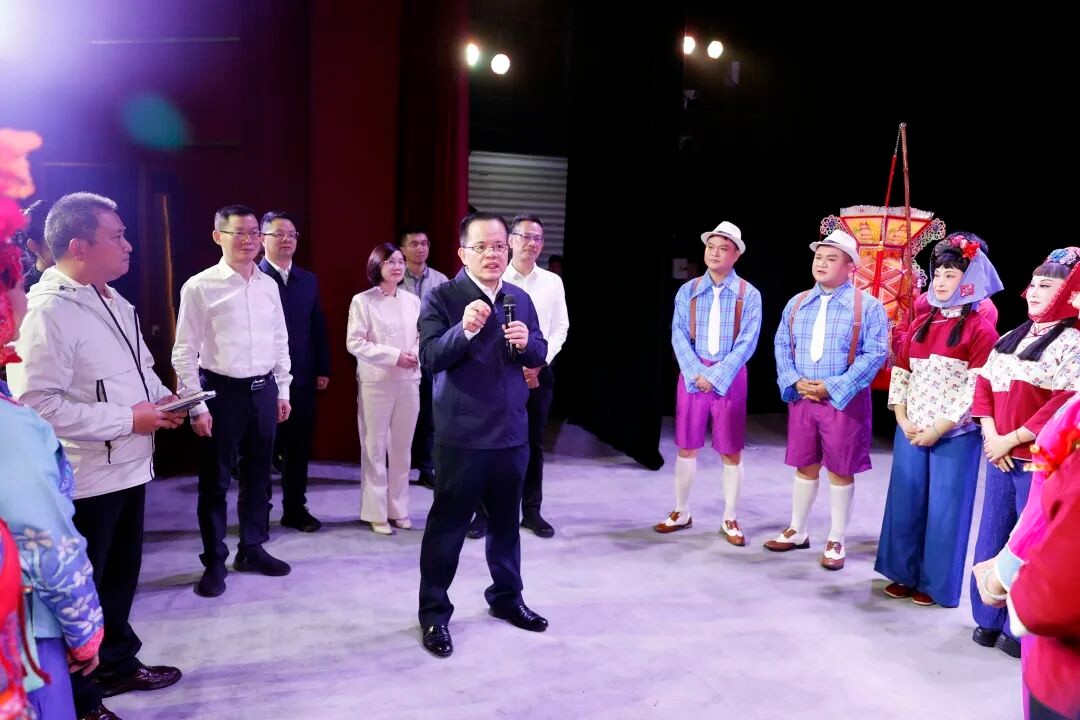 蔡戰(zhàn)勝調(diào)研文化事業(yè)單位并召開座談會(huì)